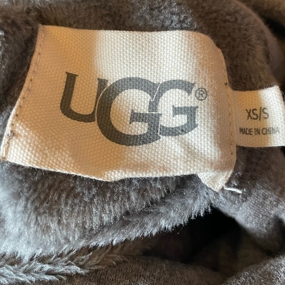 UGG Australia Pichot Poncho - Picture 6 of 9